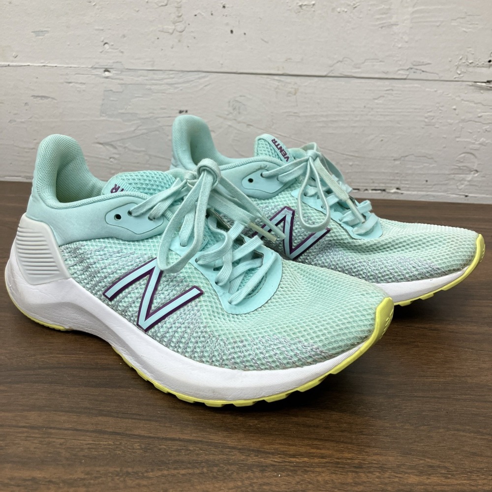 New Balance Ventr Aqua Women's Size 6.5